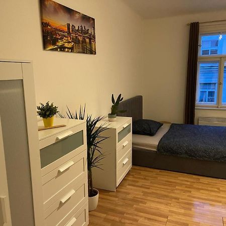 Sunlit Apartment Close To City Center Praga Exterior foto