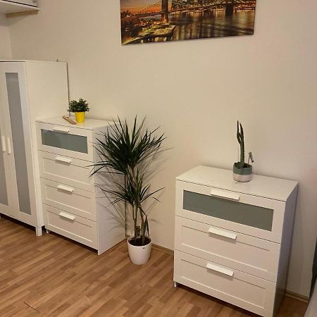 Sunlit Apartment Close To City Center Praga Exterior foto