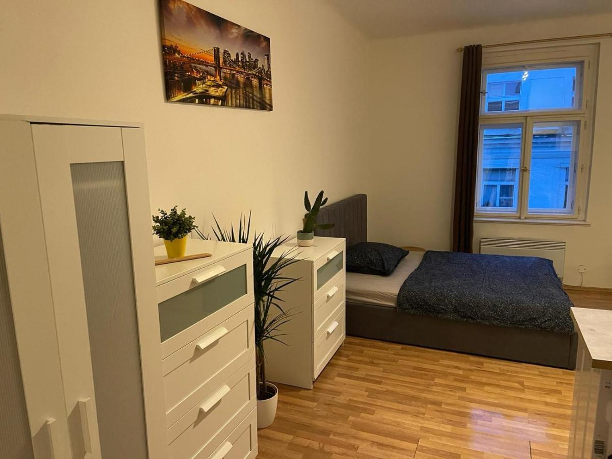 Sunlit Apartment Close To City Center Praga Exterior foto
